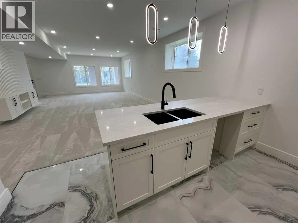 236 East Lakeview Place