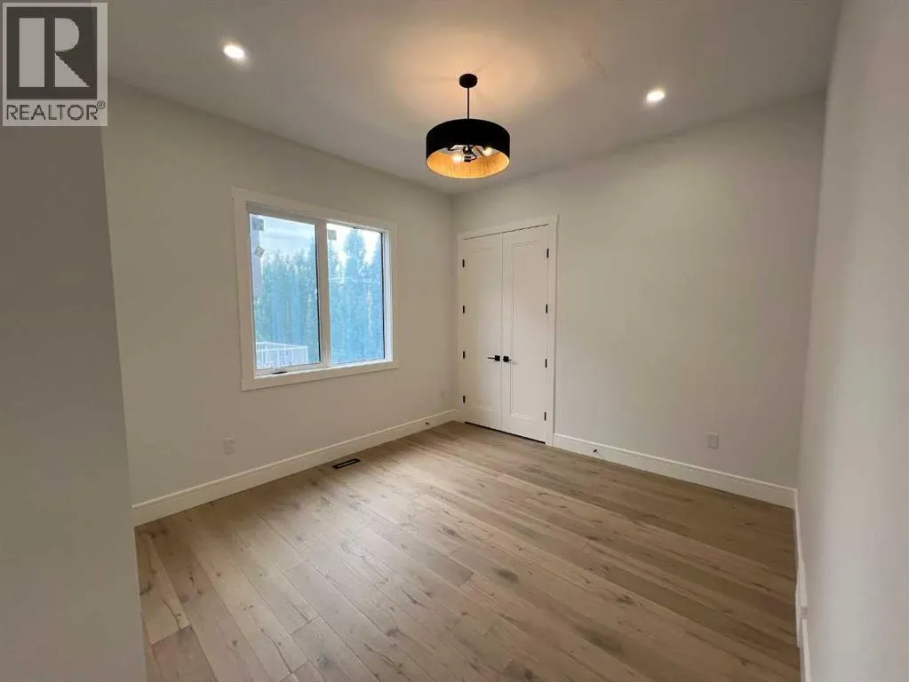 236 East Lakeview Place