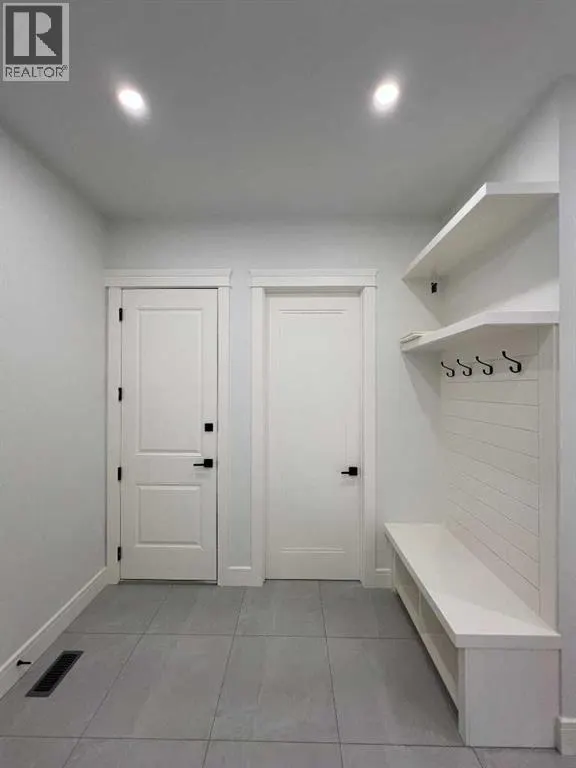 236 East Lakeview Place