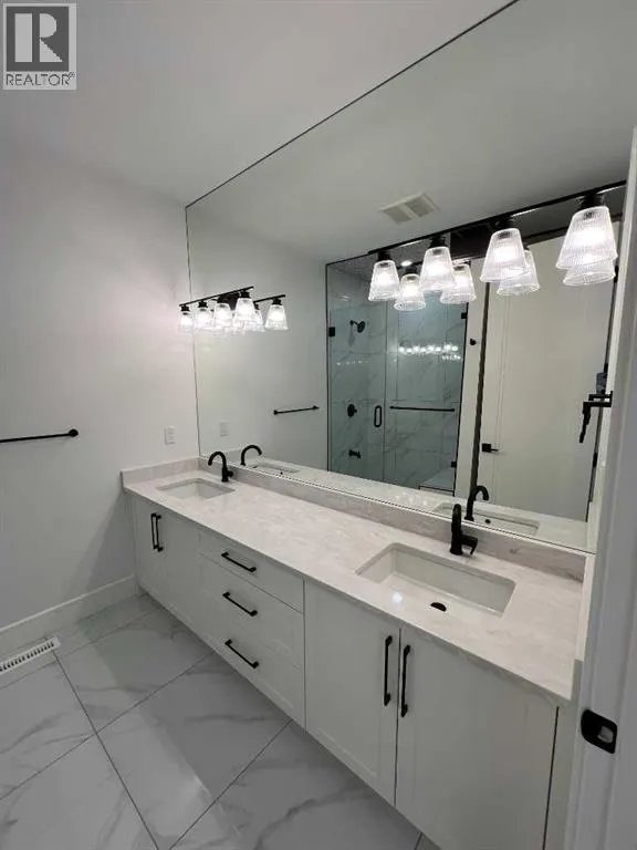 236 East Lakeview Place