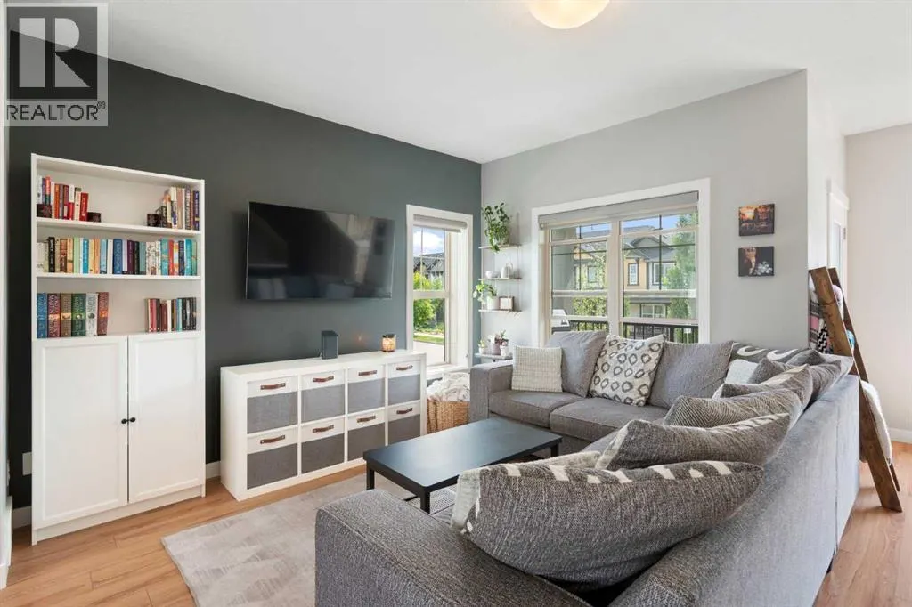 301, 32 Horseshoe Crescent
