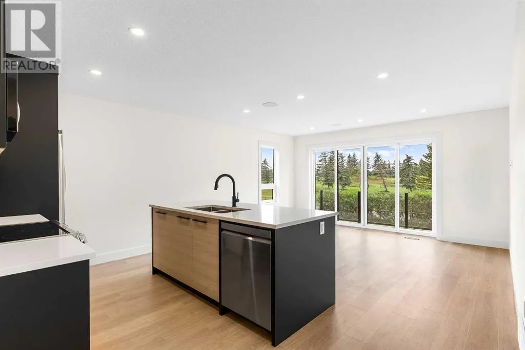 476 WEST CHESTERMERE Drive