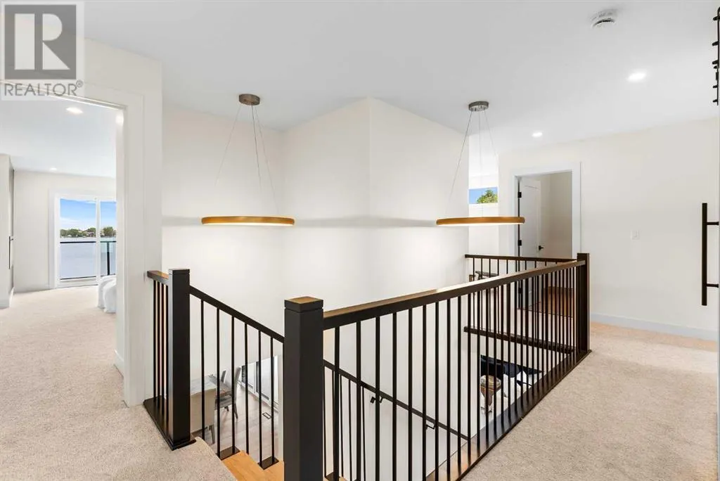 476 WEST CHESTERMERE Drive
