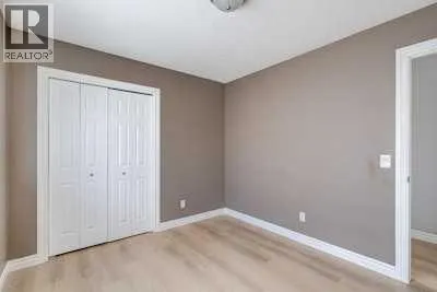 163 Springmere Close