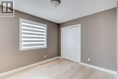 163 Springmere Close