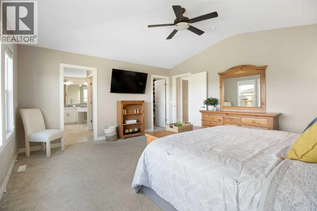 33 Silverado Crest Bay SW
