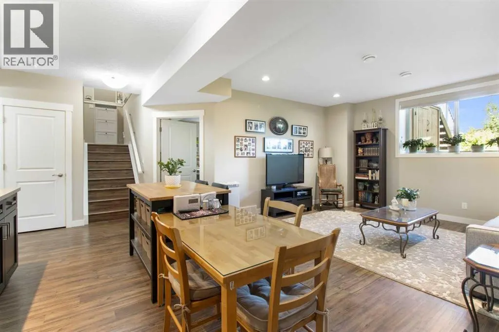 33 Silverado Crest Bay SW