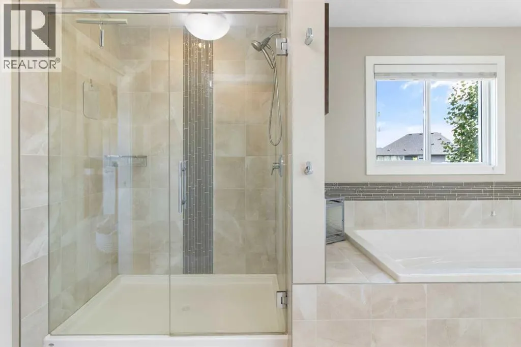 33 Silverado Crest Bay SW