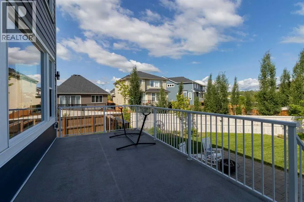 33 Silverado Crest Bay SW