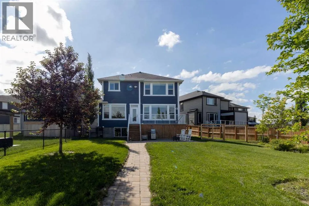 33 Silverado Crest Bay SW