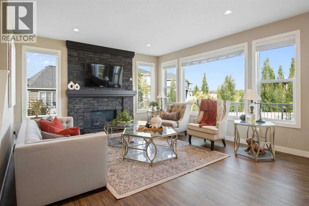 33 Silverado Crest Bay SW