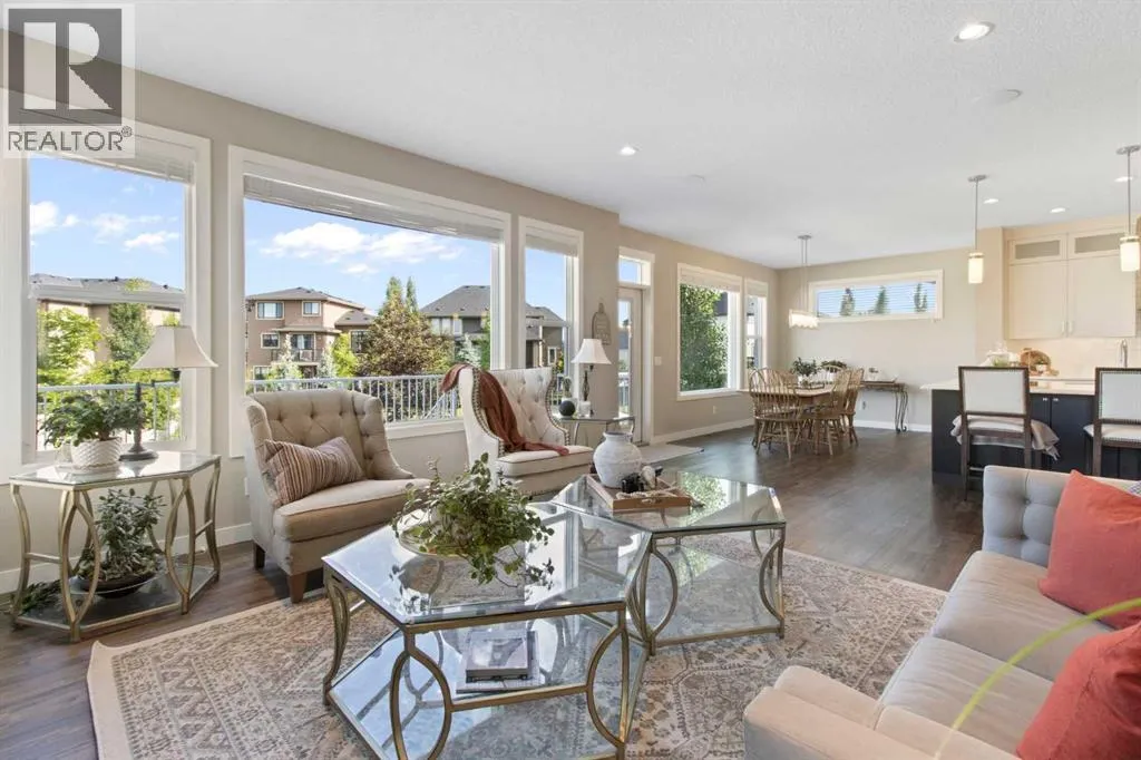 33 Silverado Crest Bay SW