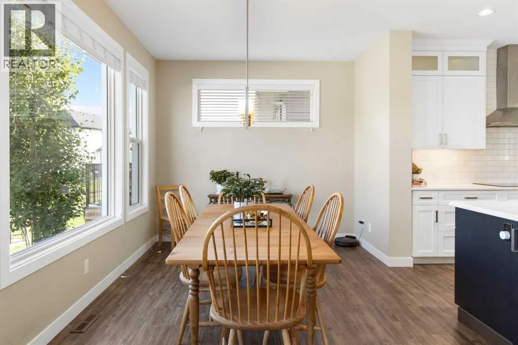 33 Silverado Crest Bay SW