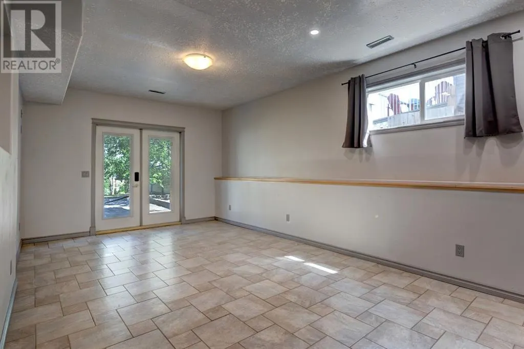 230 Westmount Crescent