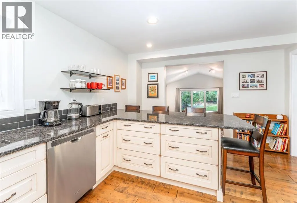 4 Woodside Lane