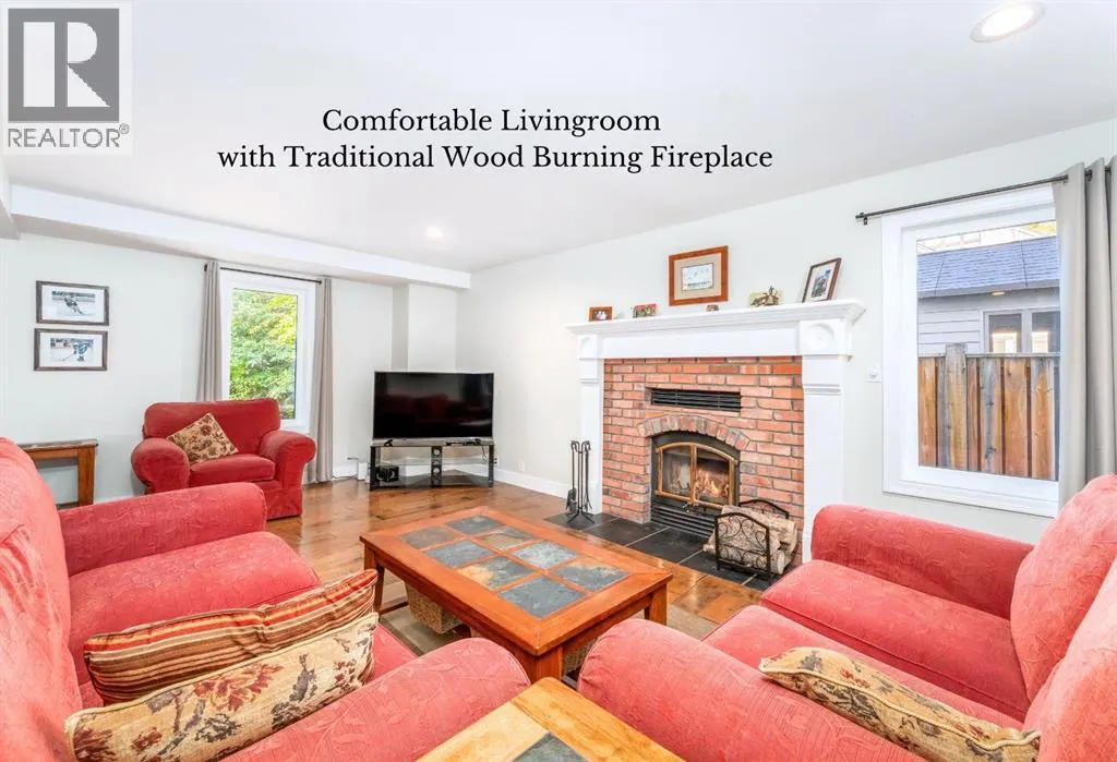 4 Woodside Lane