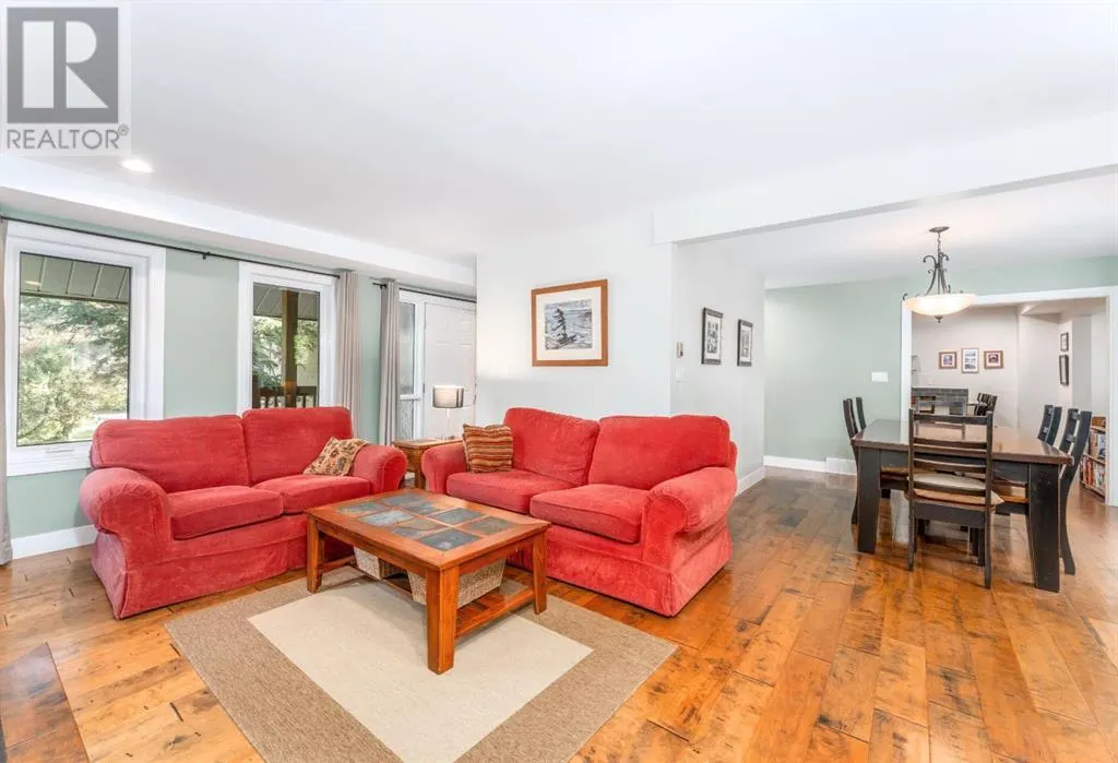 4 Woodside Lane