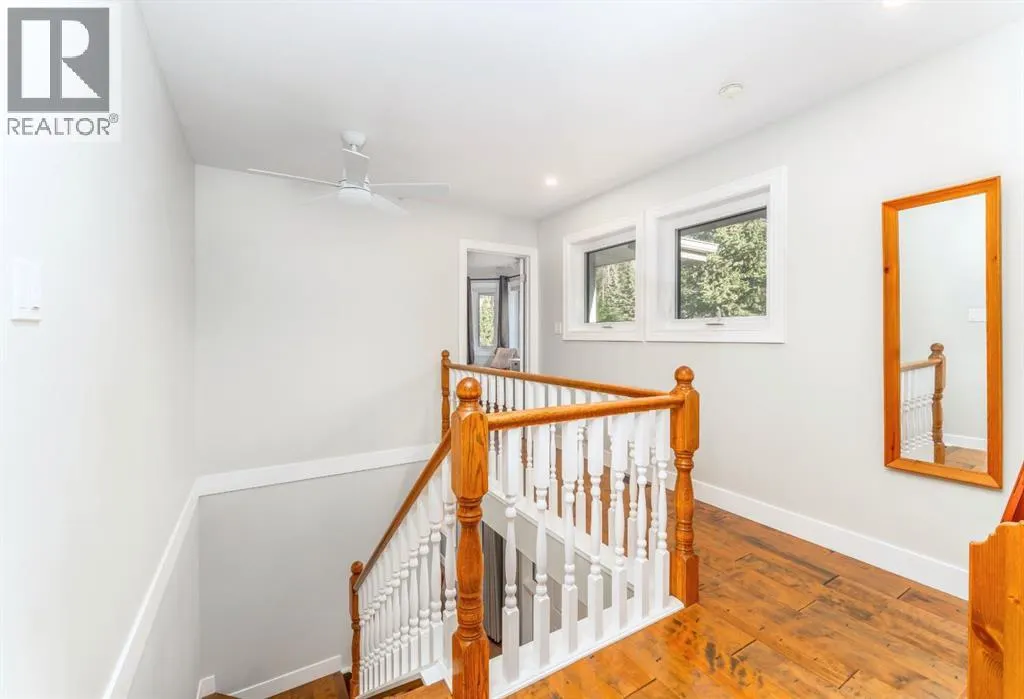4 Woodside Lane