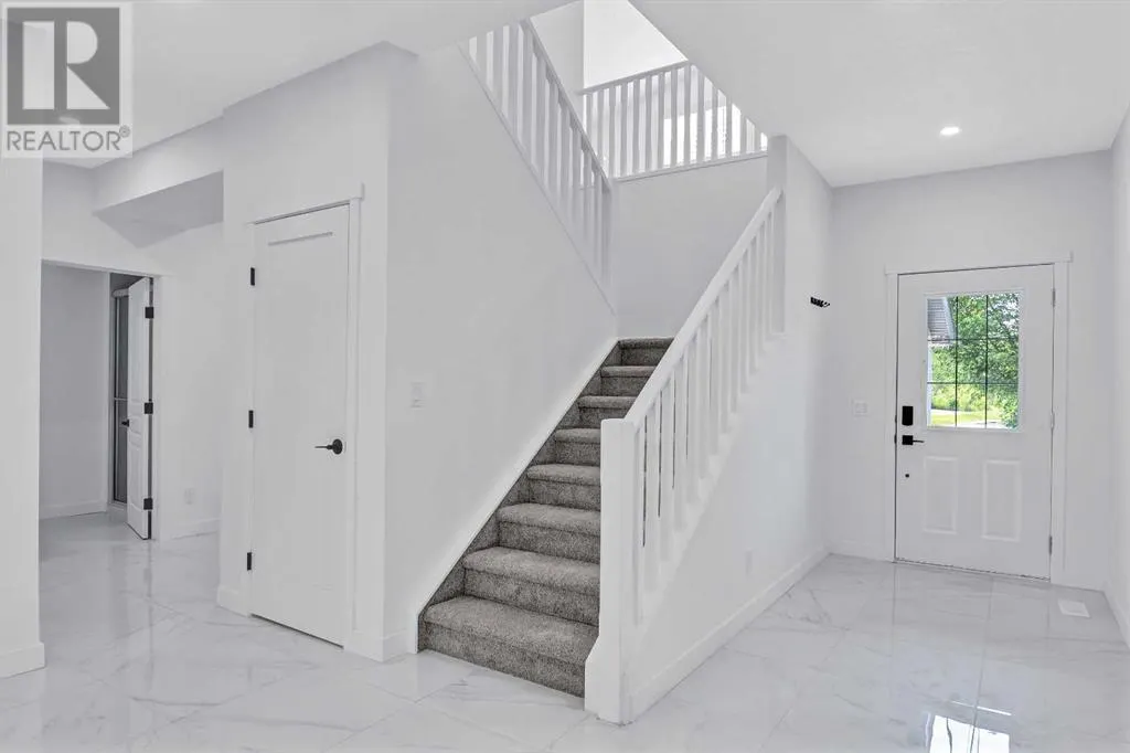 8 Aspen Hills Court SW