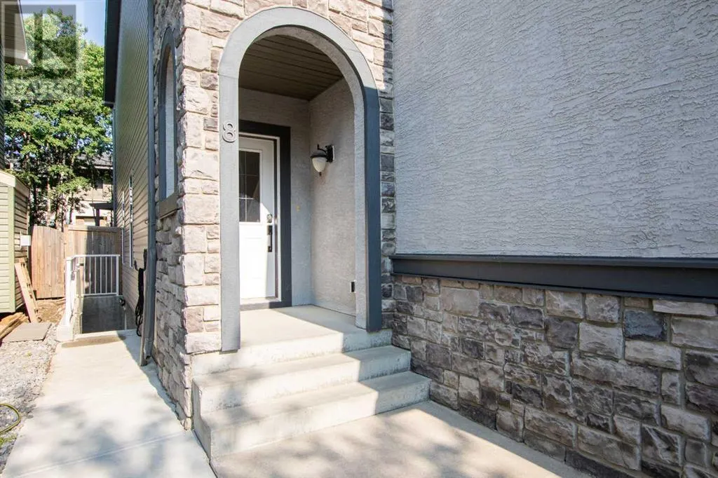 8 Aspen Hills Court SW