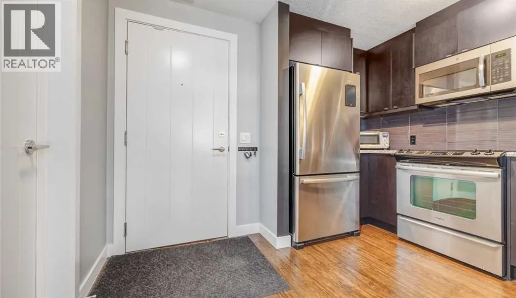 305, 25 Aspenmont Heights SW