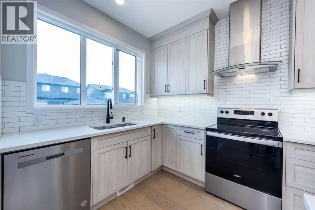 56 Legacy Reach Crescent SE