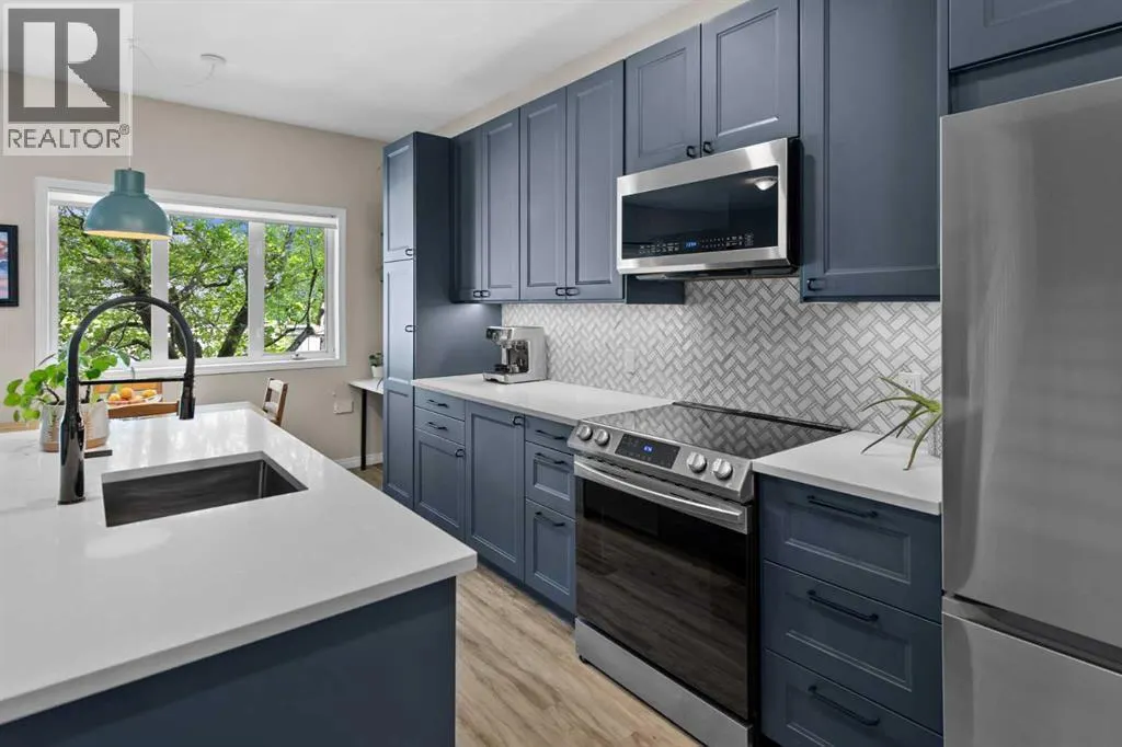 96 Simcoe Place SW