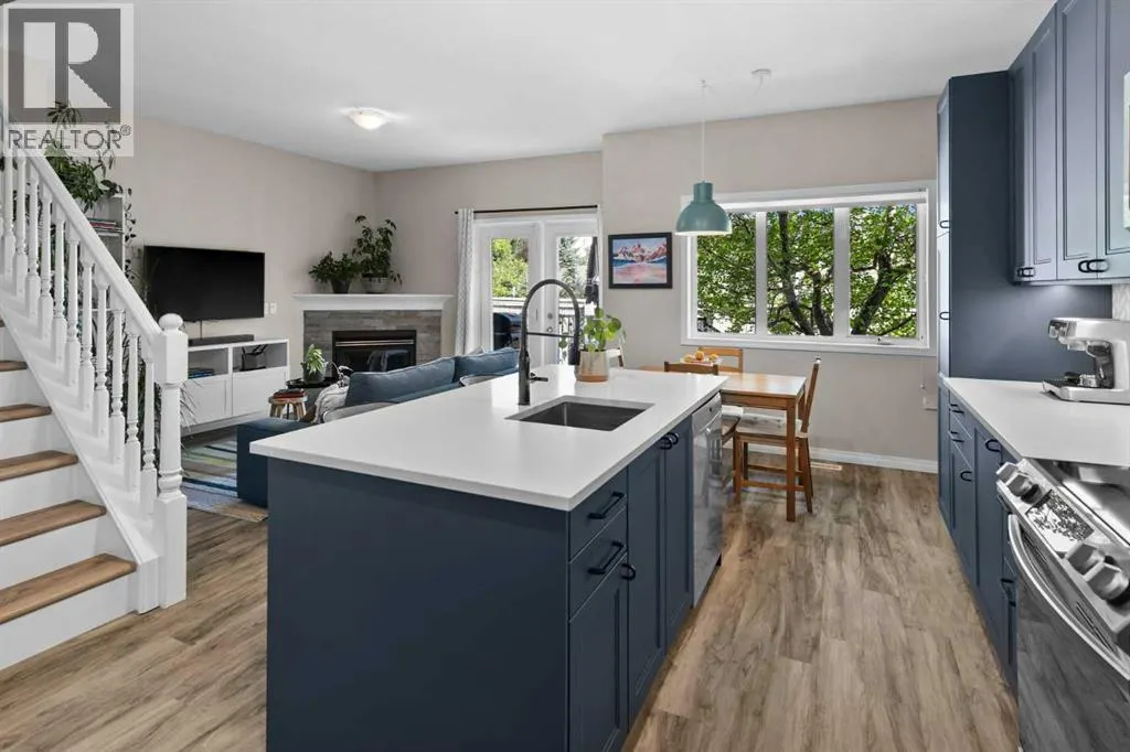 96 Simcoe Place SW