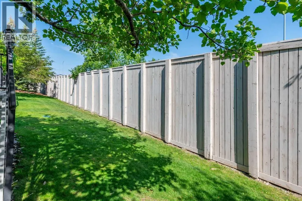 96 Simcoe Place SW