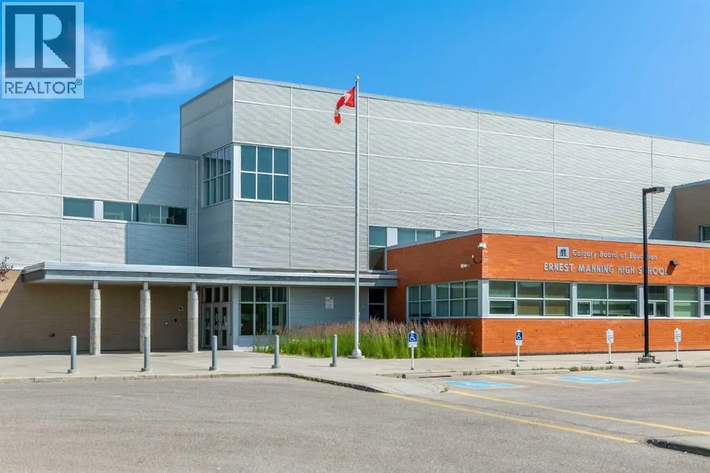 96 Simcoe Place SW