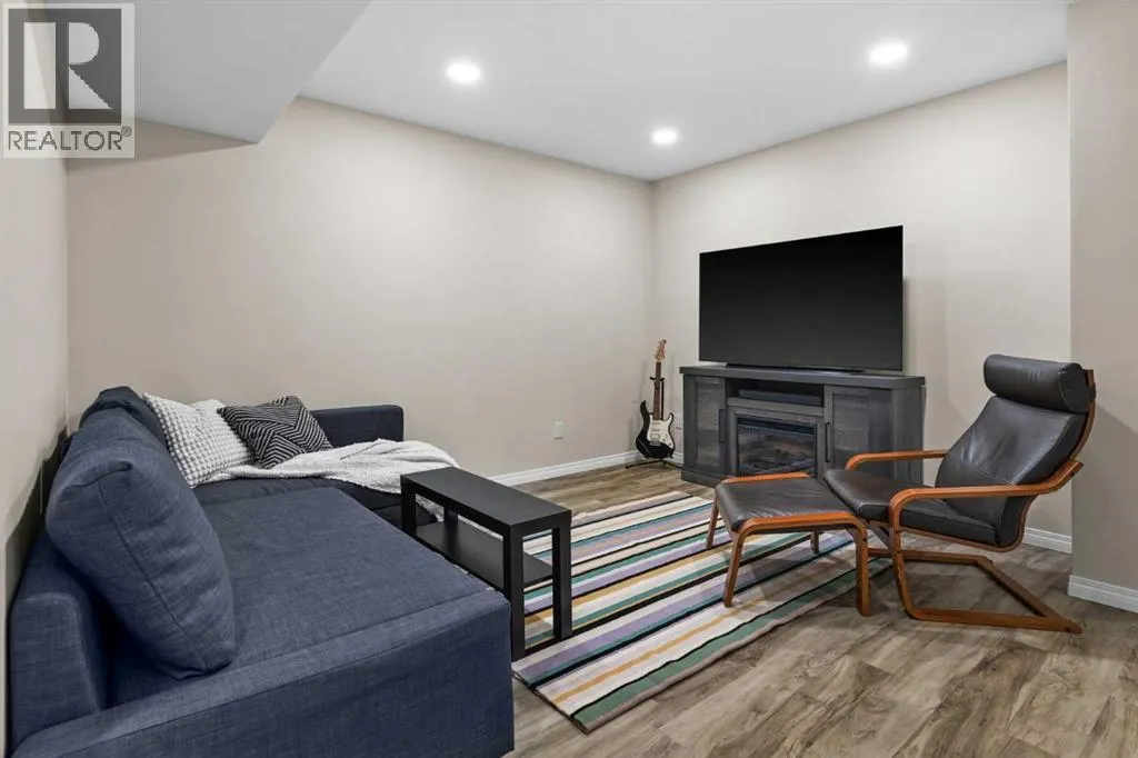 96 Simcoe Place SW