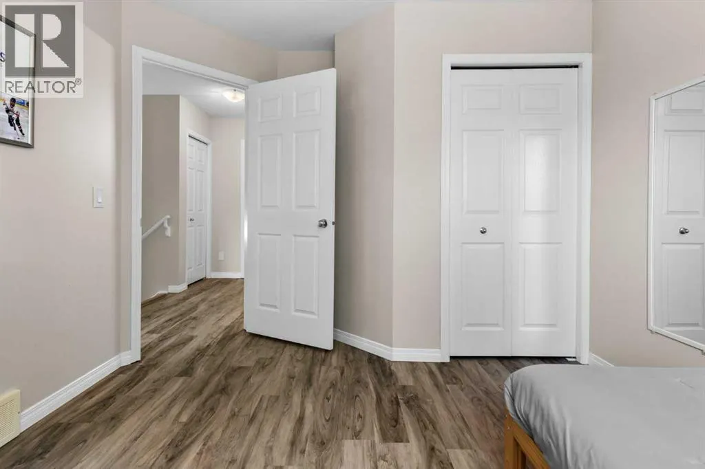 96 Simcoe Place SW