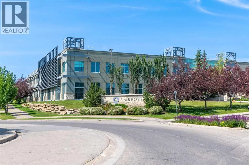 96 Simcoe Place SW