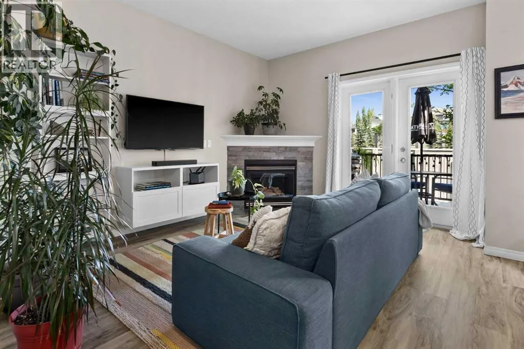 96 Simcoe Place SW