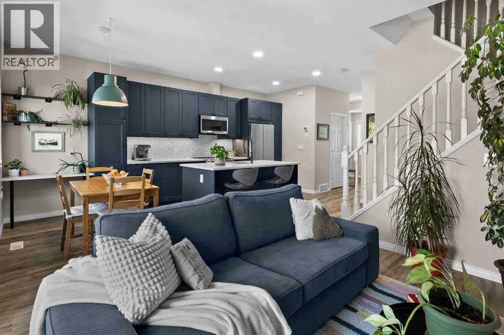 96 Simcoe Place SW
