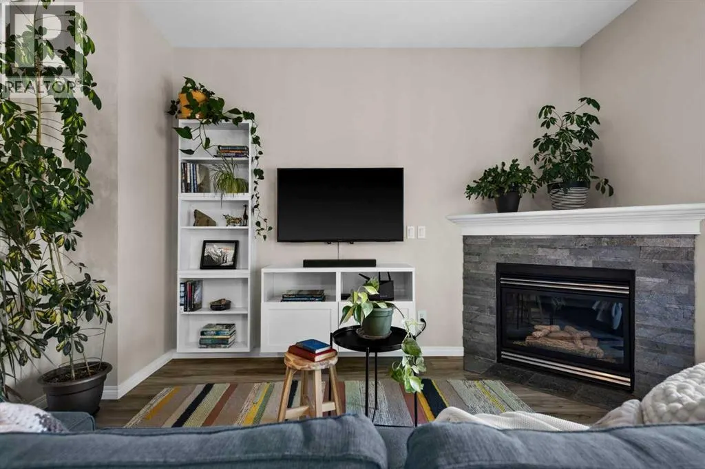 96 Simcoe Place SW