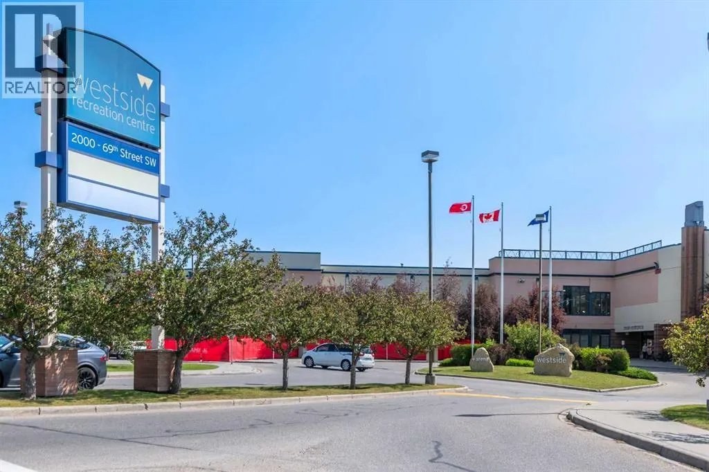 96 Simcoe Place SW