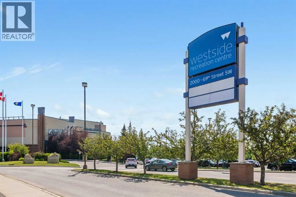 96 Simcoe Place SW