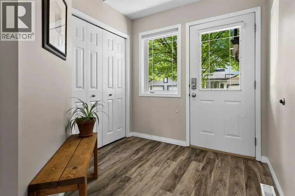 96 Simcoe Place SW