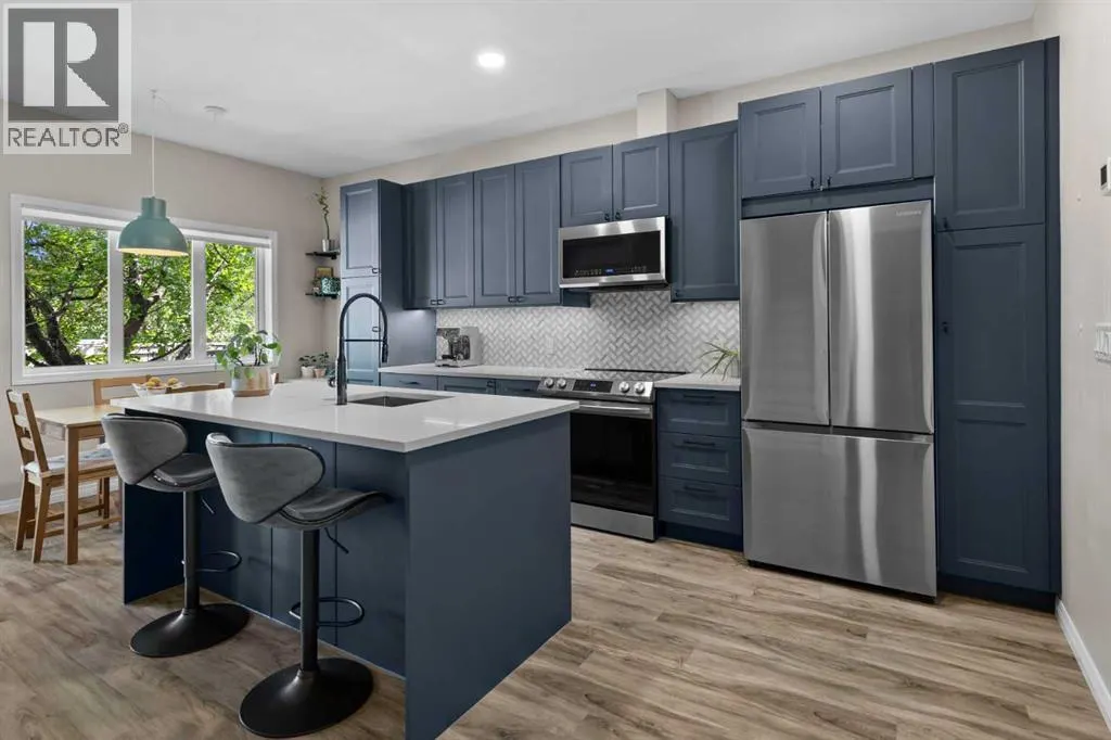 96 Simcoe Place SW