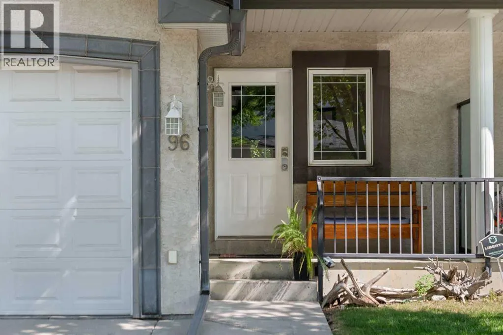 96 Simcoe Place SW