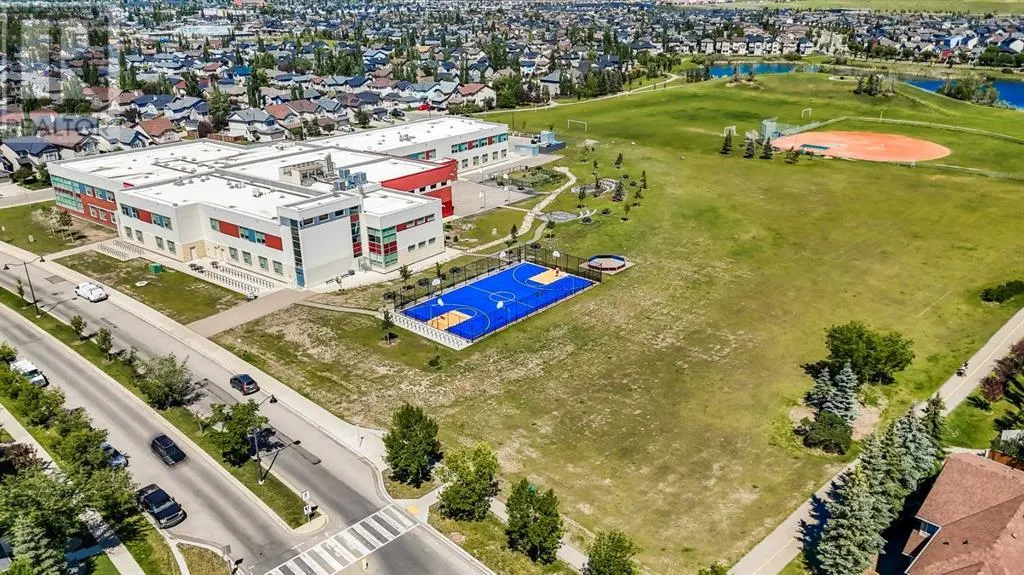 77 New Brighton Heights SE