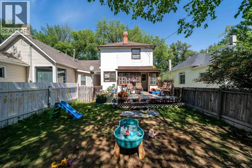 831A 4 Street SE