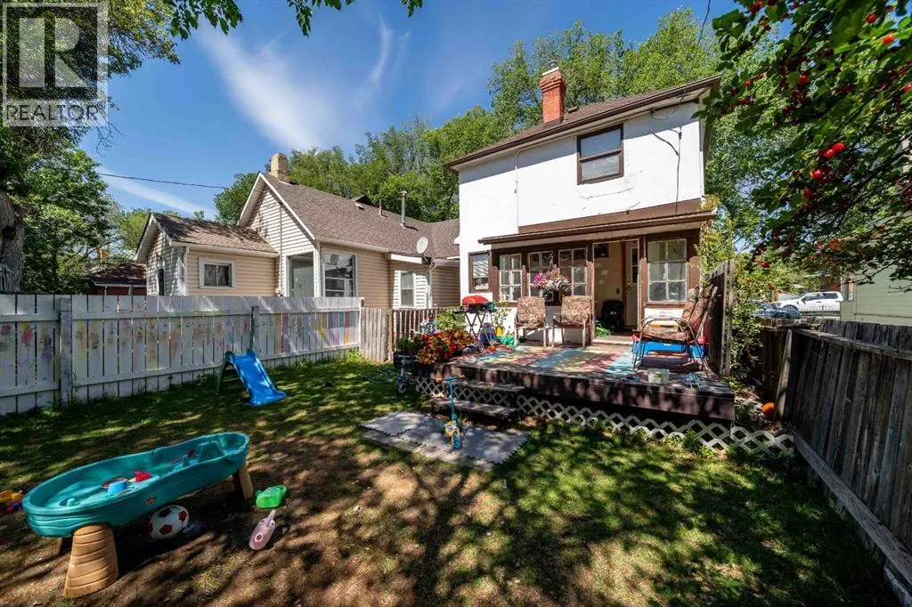 831A 4 Street SE