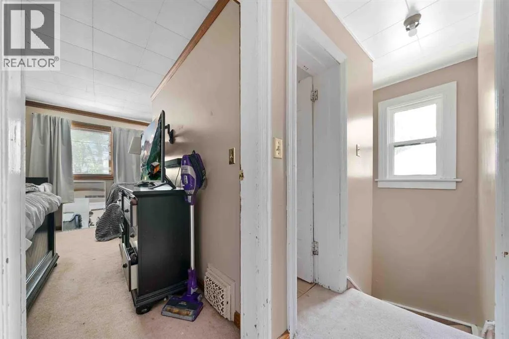 831A 4 Street SE