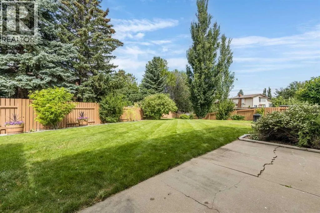 32 Ross Heights Court SE