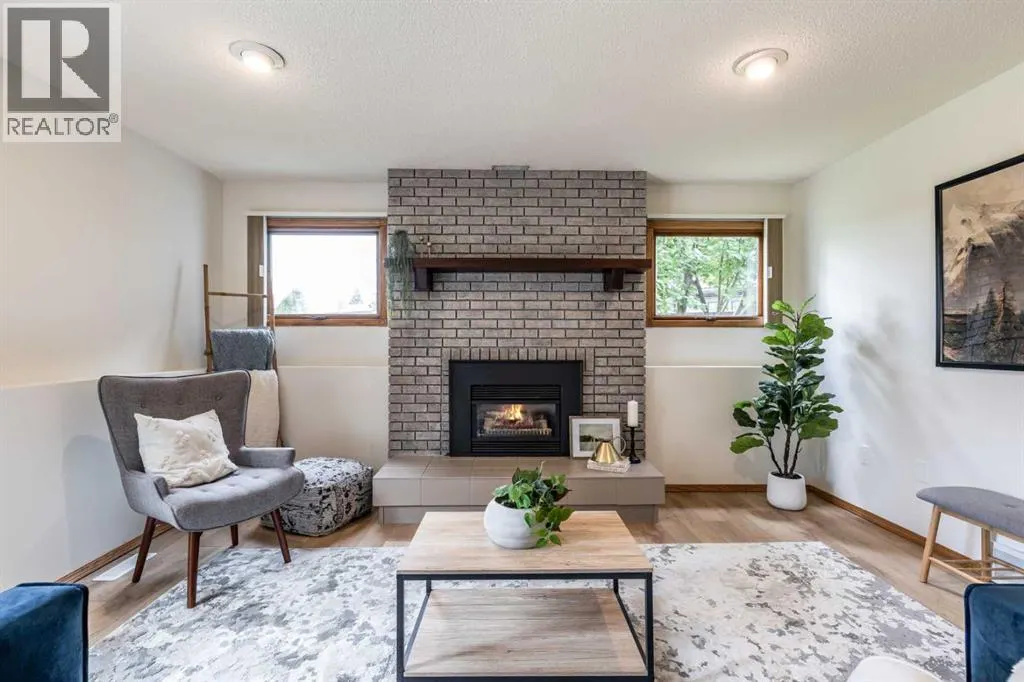 32 Ross Heights Court SE