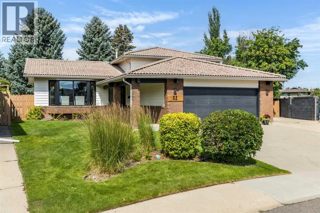 32 Ross Heights Court SE