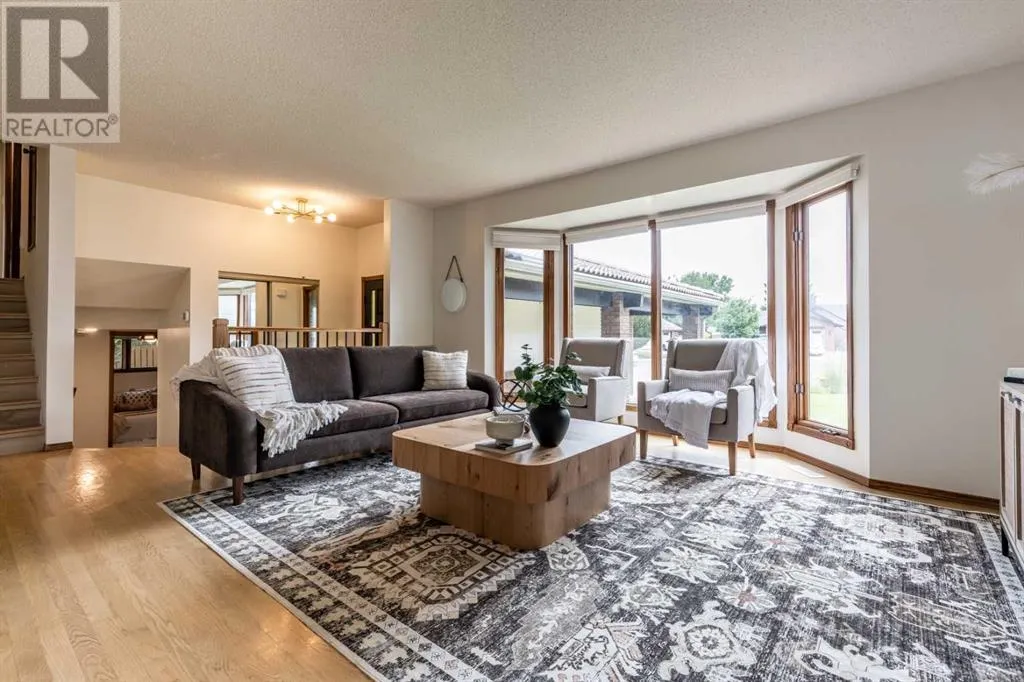 32 Ross Heights Court SE