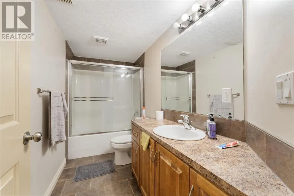107 East Lake View